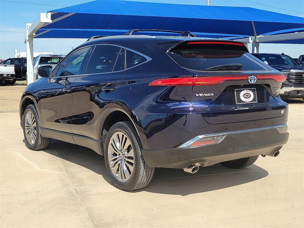 2024 Toyota Venza LE photo 2