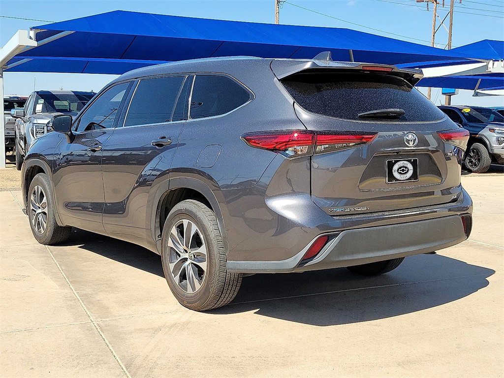 2020 Toyota Highlander XLE photo 2