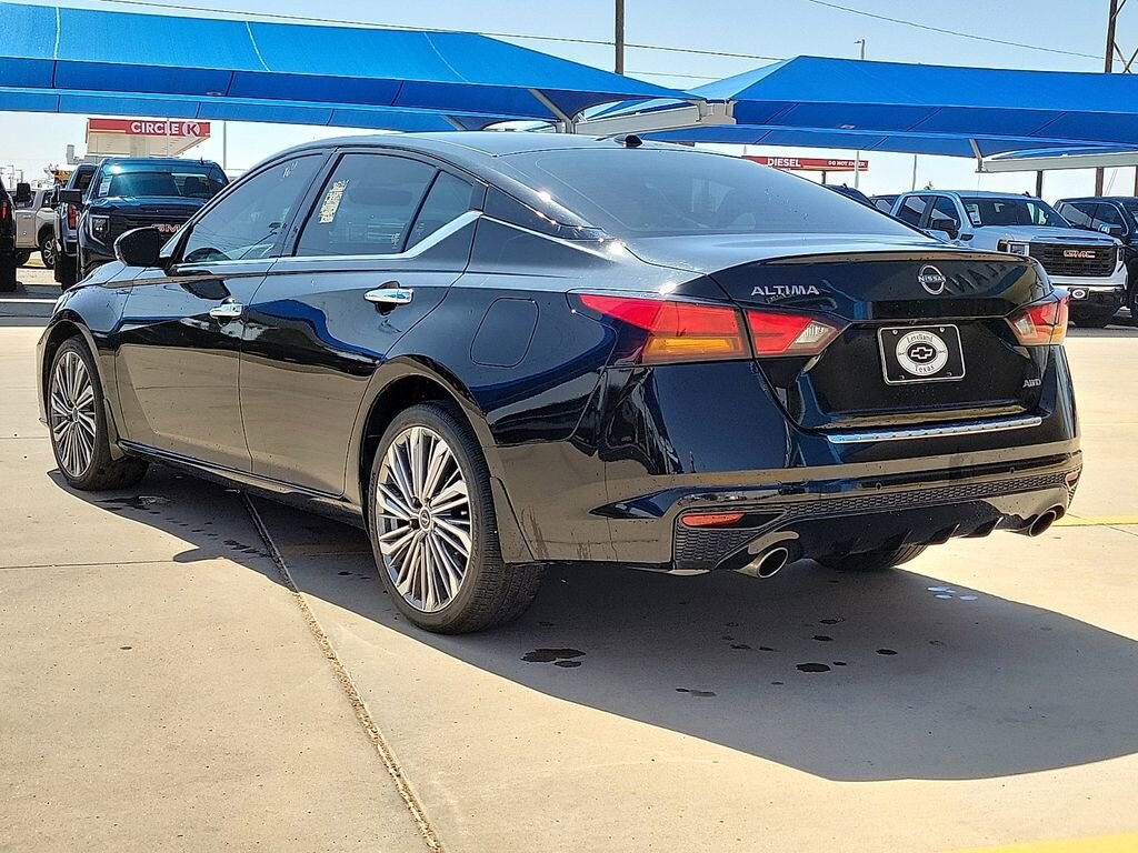 Used 2023 Nissan Altima 2.5 SL Sedan
