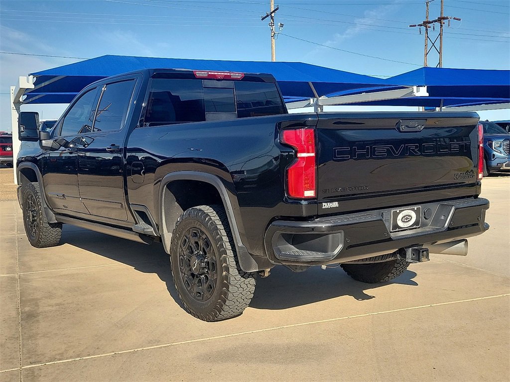 2024 Chevrolet Silverado 2500HD High Country photo 3