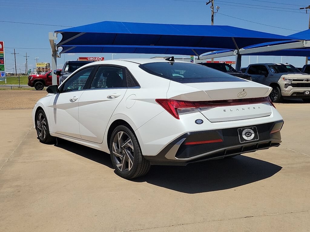 Used 2025 Hyundai Elantra SEL Convenience