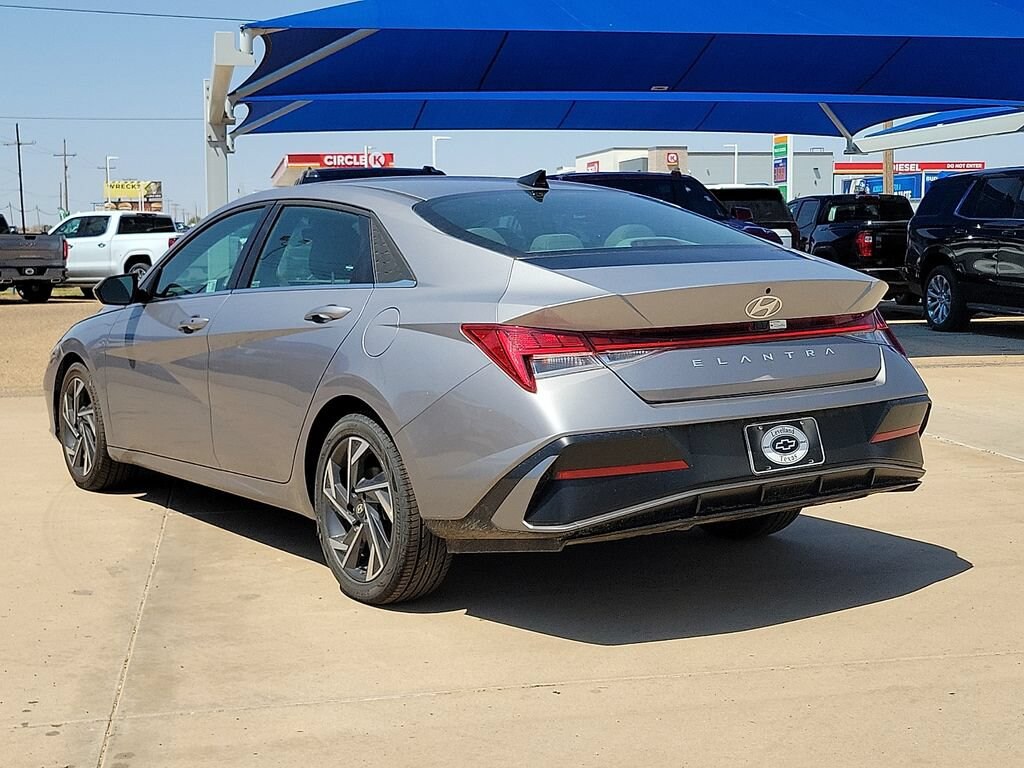 Used 2025 Hyundai Elantra SEL Convenience