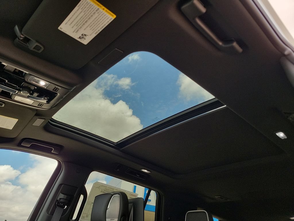 2026 GMC Yukon AT4 Ultimate - Photo 18