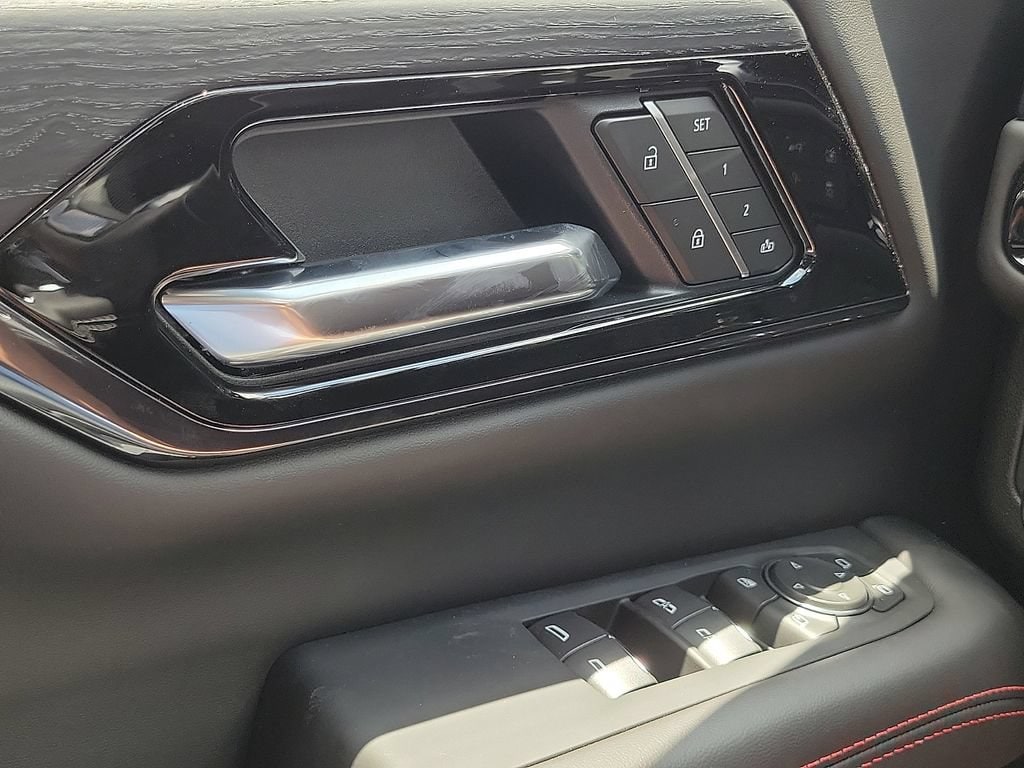 2026 GMC Yukon AT4 Ultimate - Photo 30