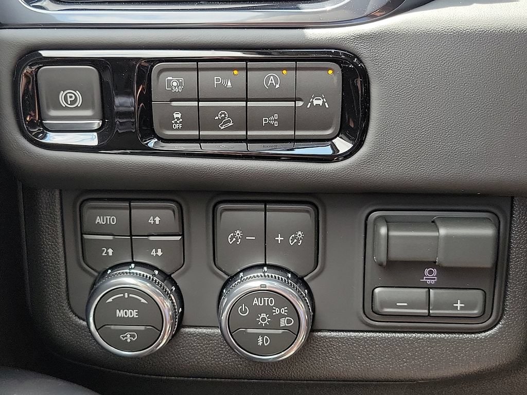 2026 GMC Yukon AT4 Ultimate - Photo 31