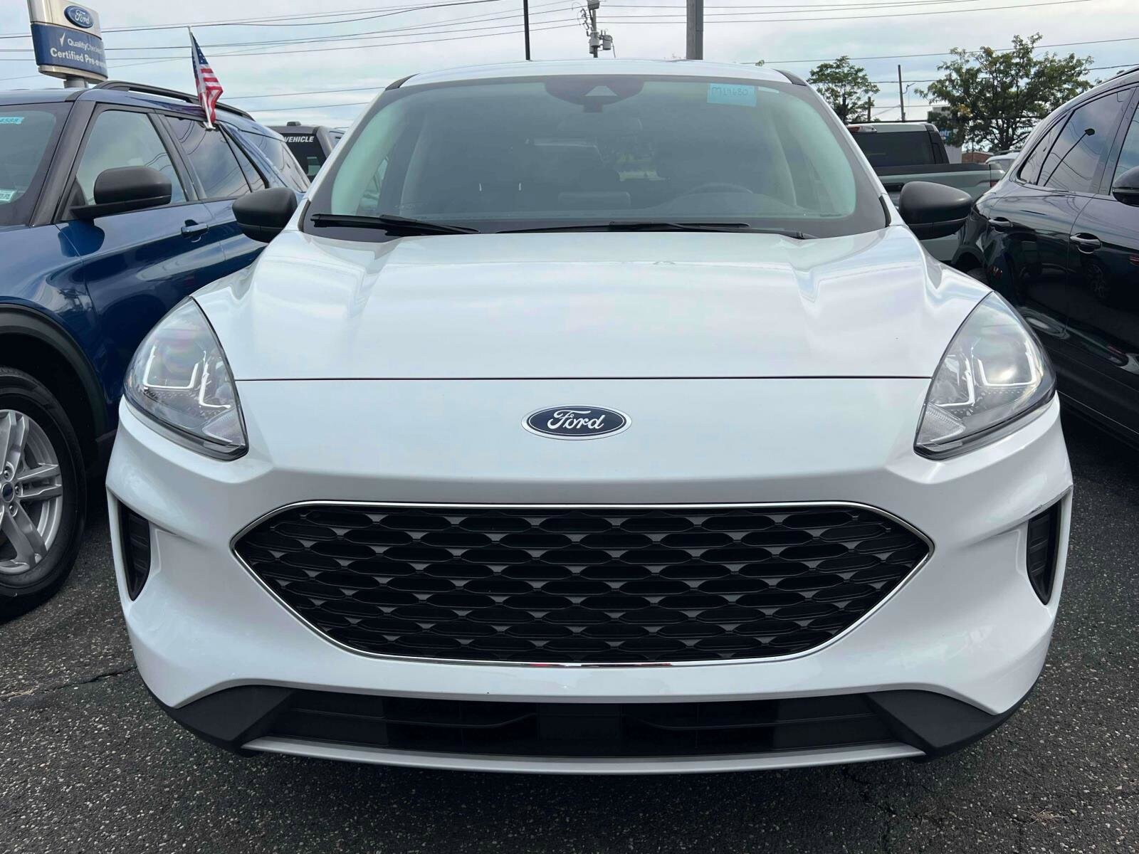 2022 Ford Escape SE photo 2