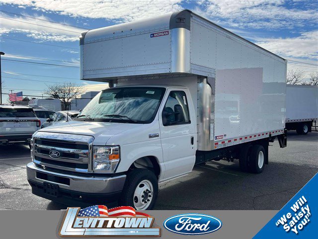 2026 Ford E-Series DRW E-450 Super Duty 176 in WB's photo