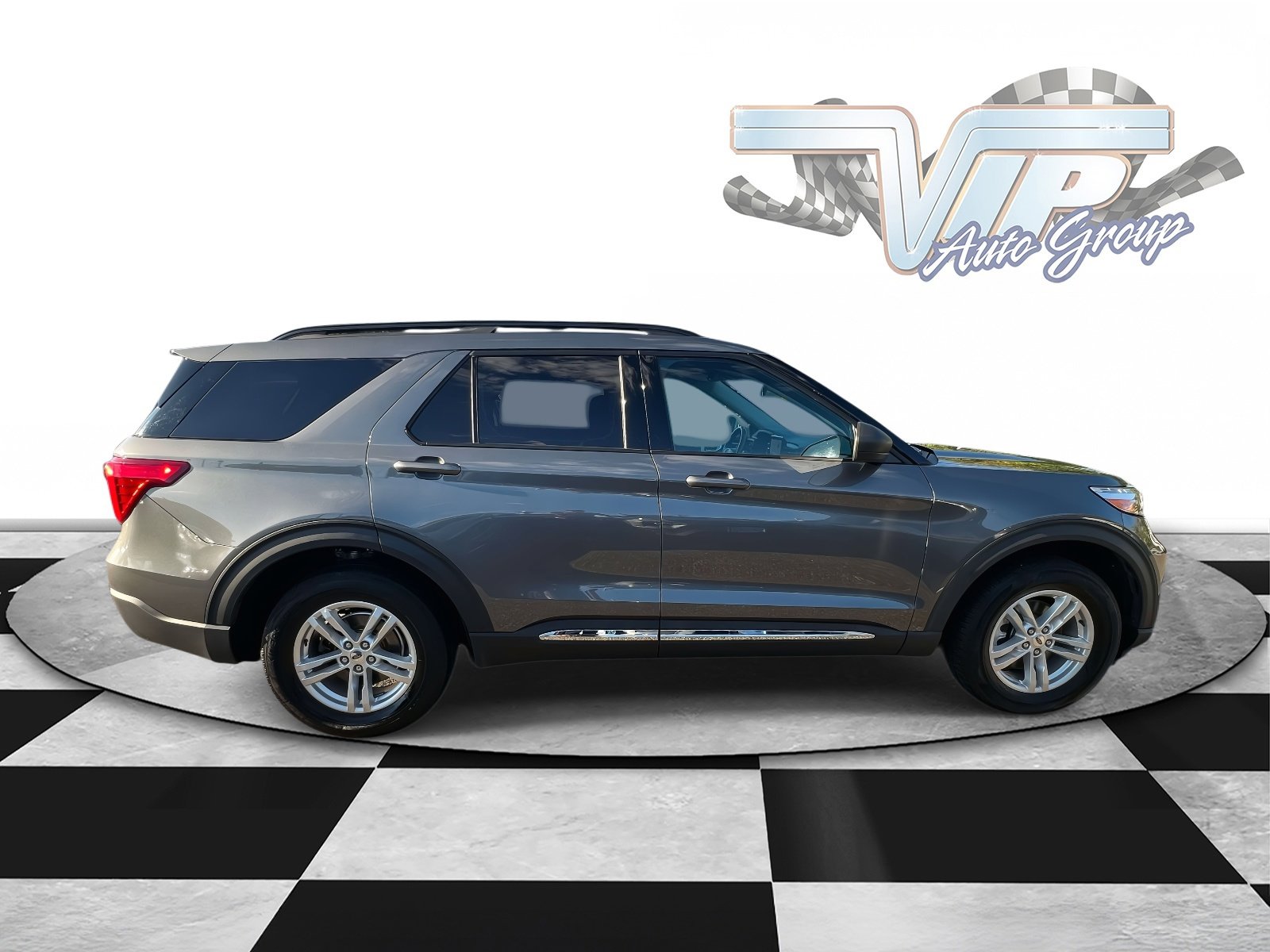 2022 Ford Explorer XLT photo 2
