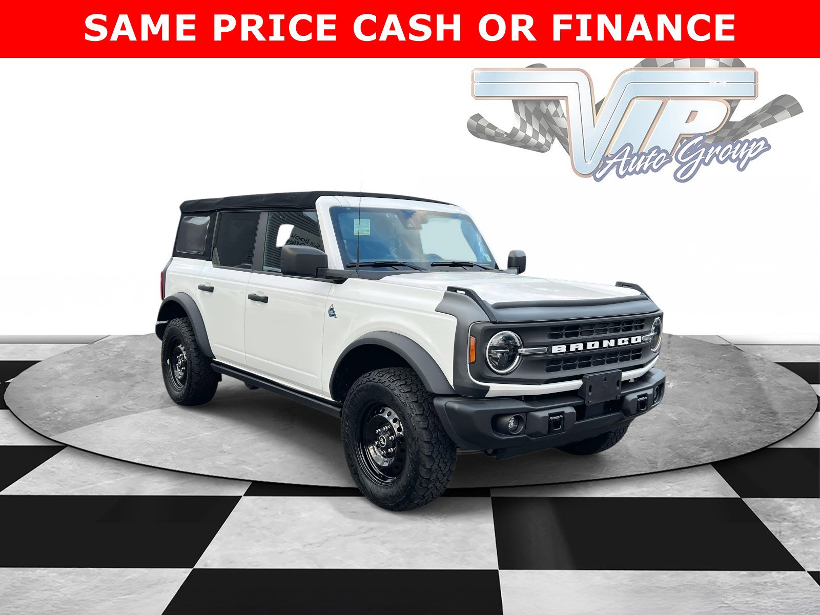 2023 Ford Bronco 4-Door Black Diamond's photo