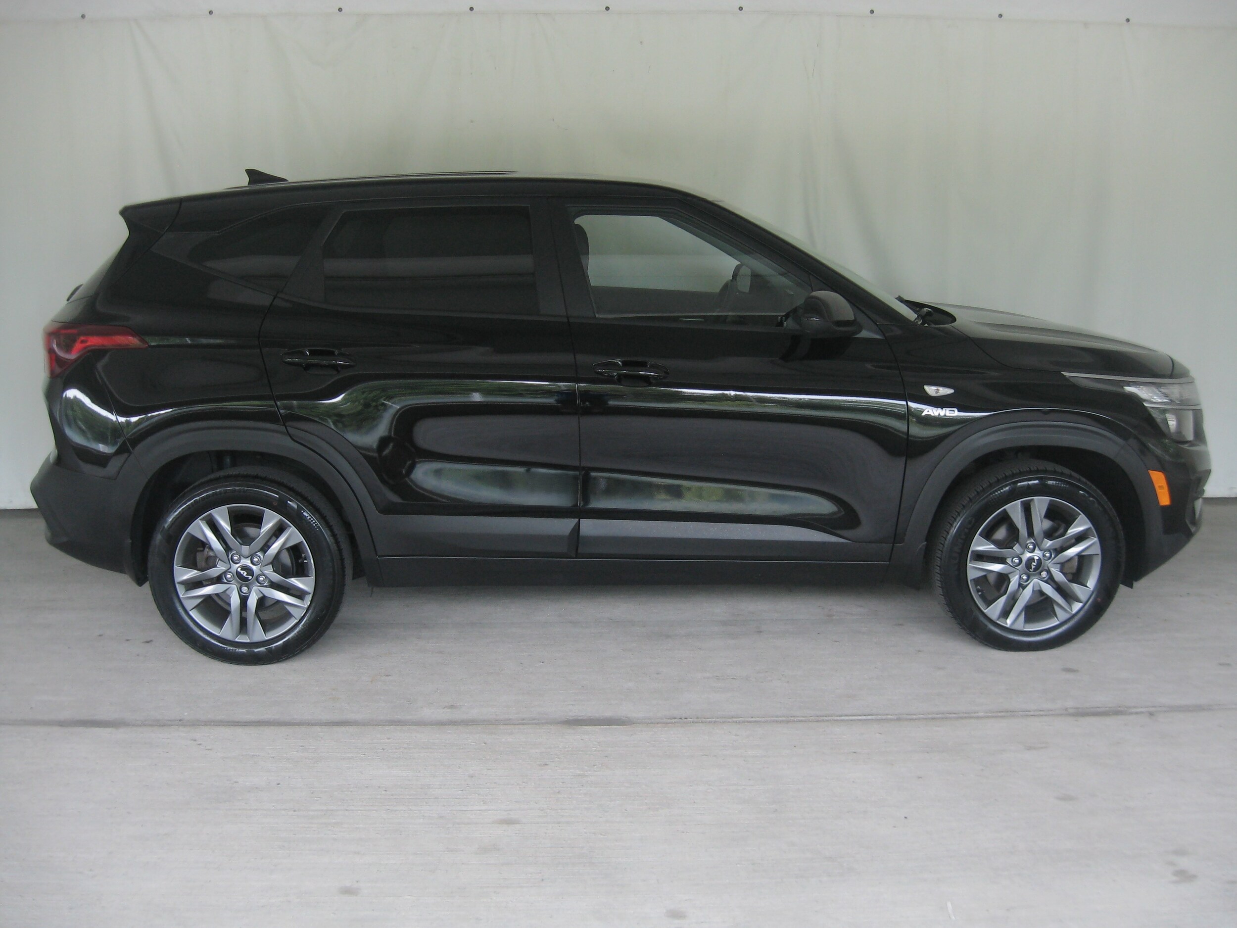 2023 Kia Seltos LX photo 4