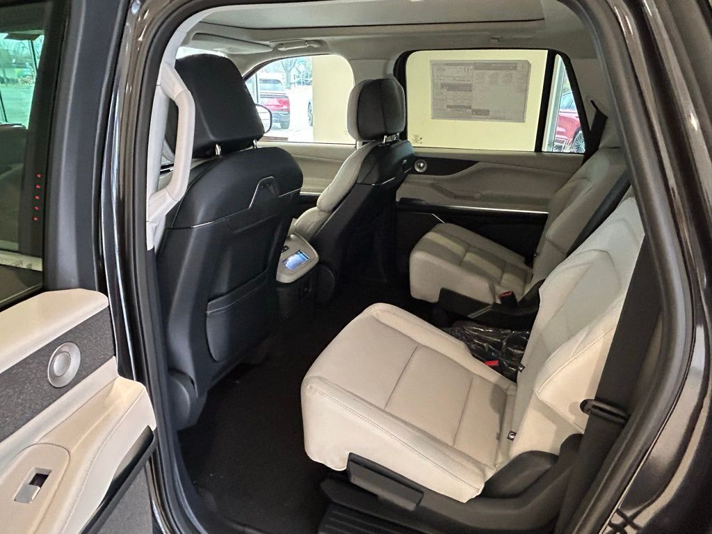 2025 Lincoln Navigator Reserve L - Photo 13