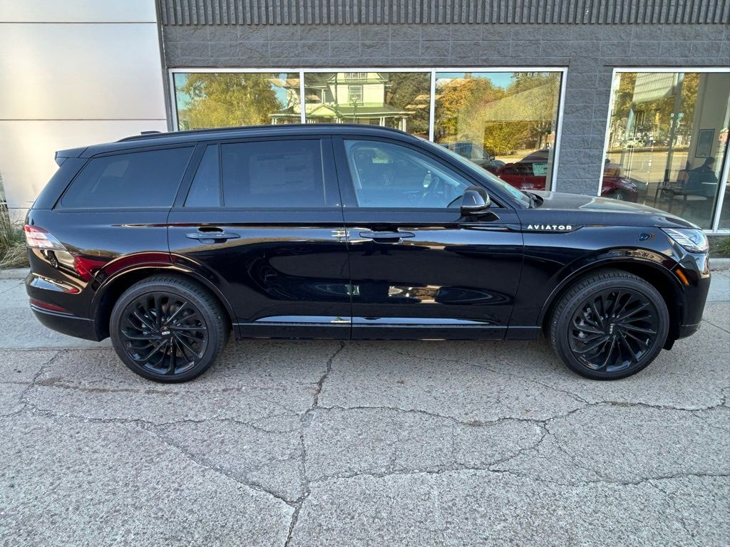2025 Lincoln Aviator Reserve AWD's photo