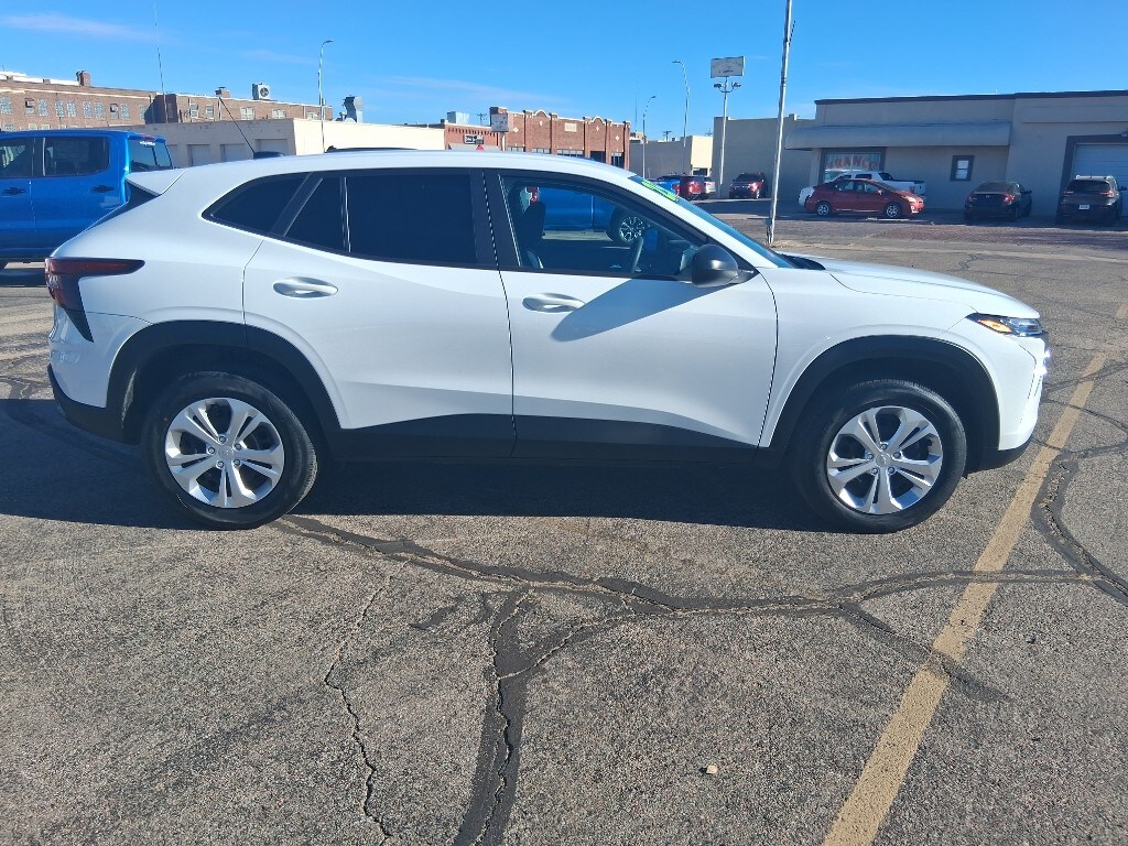 Used 2025 Chevrolet Trax LS Sport Utility