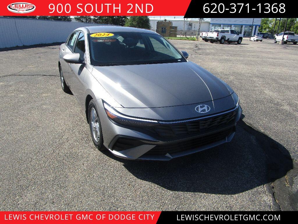 Used 2024 Hyundai Elantra SE Sedan