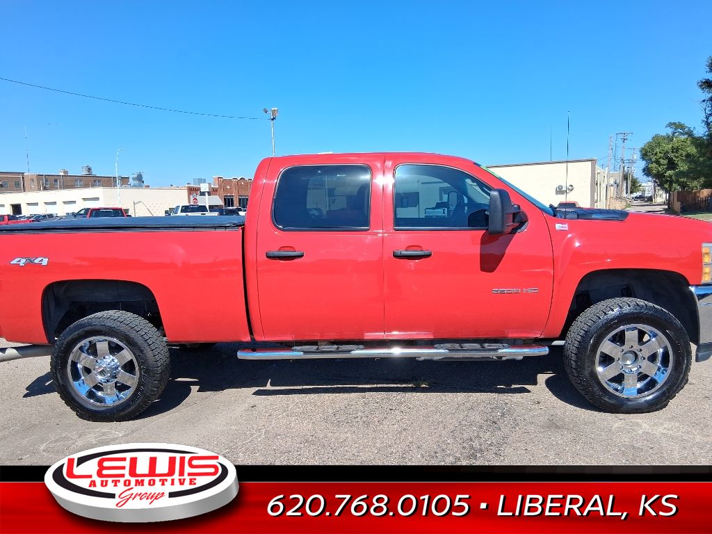 2013 Chevrolet Silverado LT photo 2