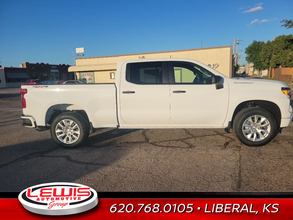 2025 Chevrolet Silverado 1500 Custom photo 2