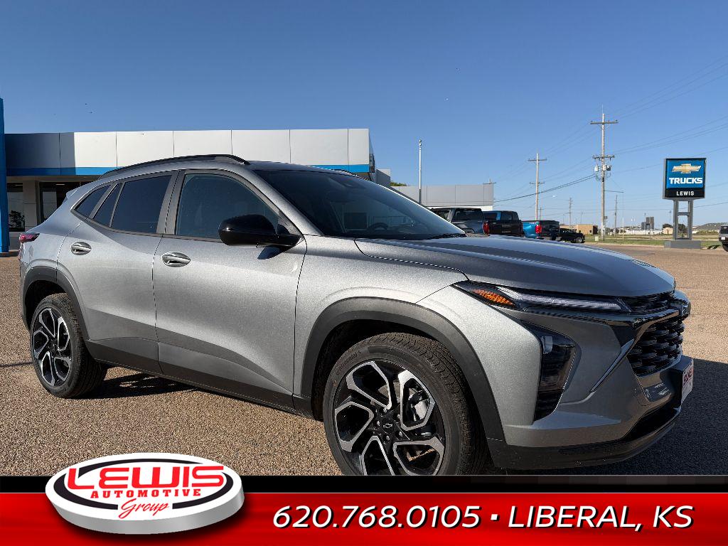 2025 Chevrolet Trax RS photo 2