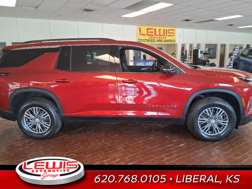 2025 Chevrolet Traverse photo 2