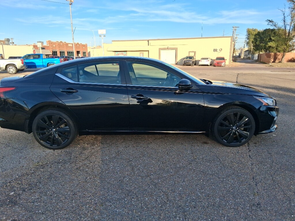 2020 Nissan Altima 2.5 SR photo 2