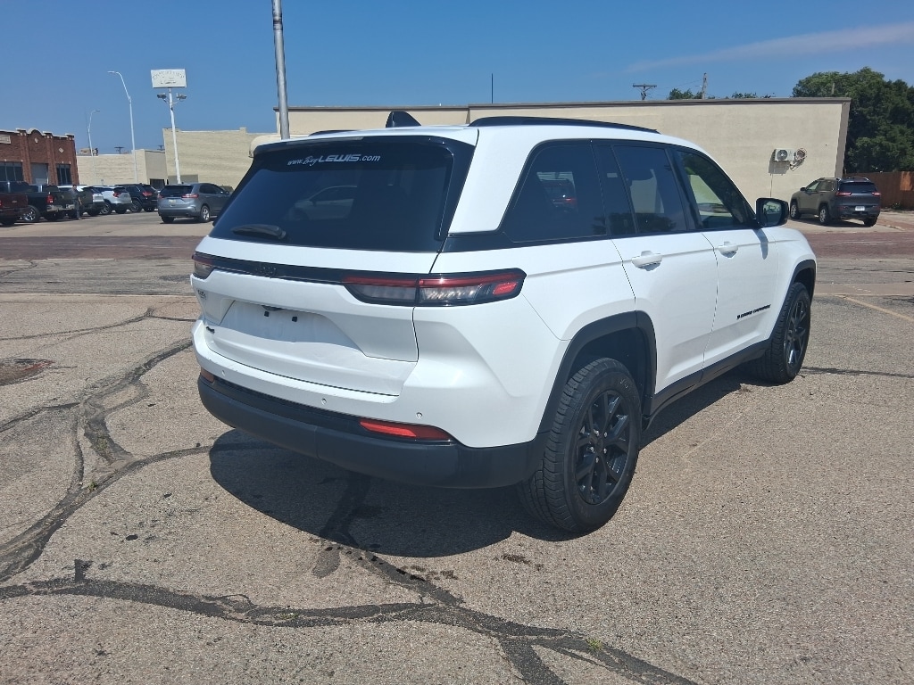 Used 2024 Jeep Grand Cherokee Altitude SUV