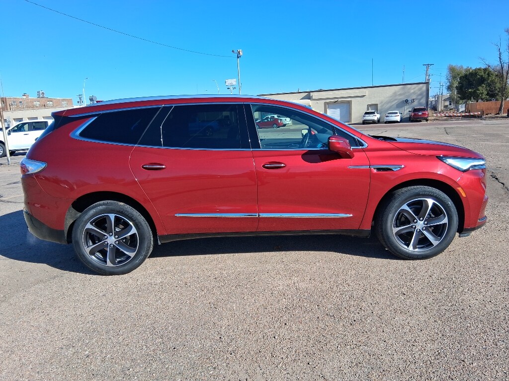 2022 Buick Enclave Essence photo 2