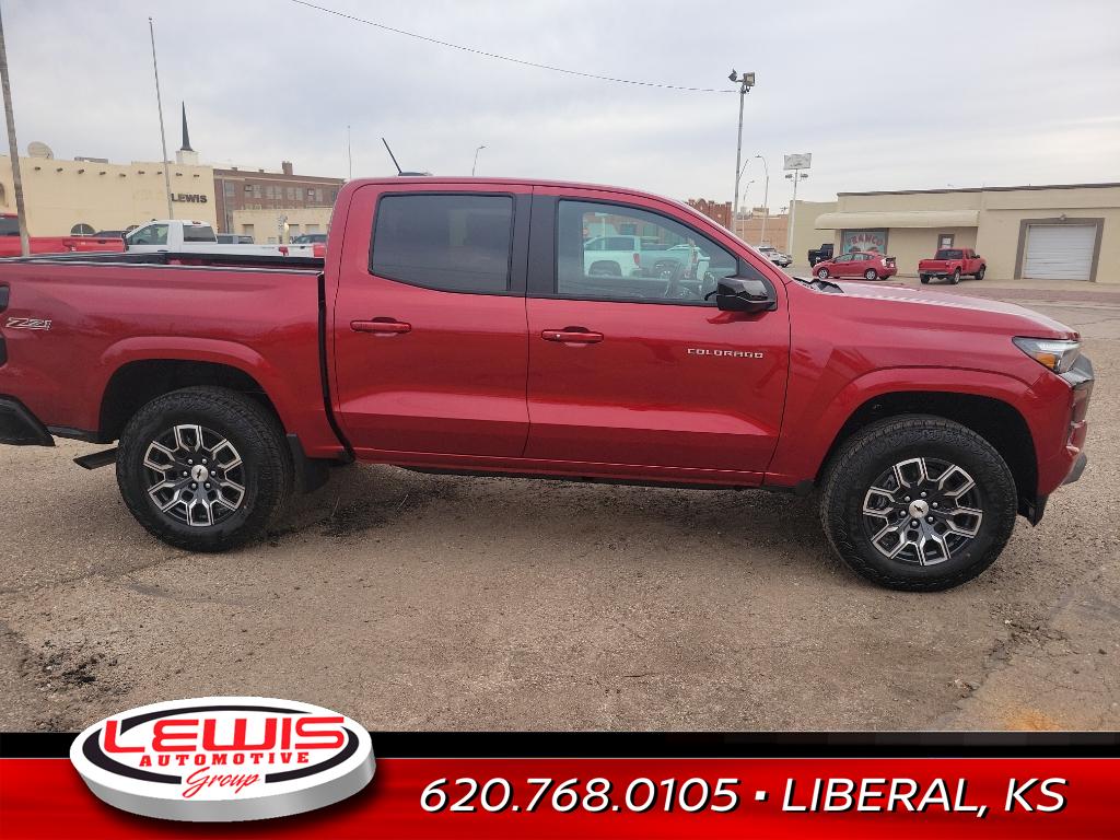 2024 Chevrolet Colorado Z71 photo 2