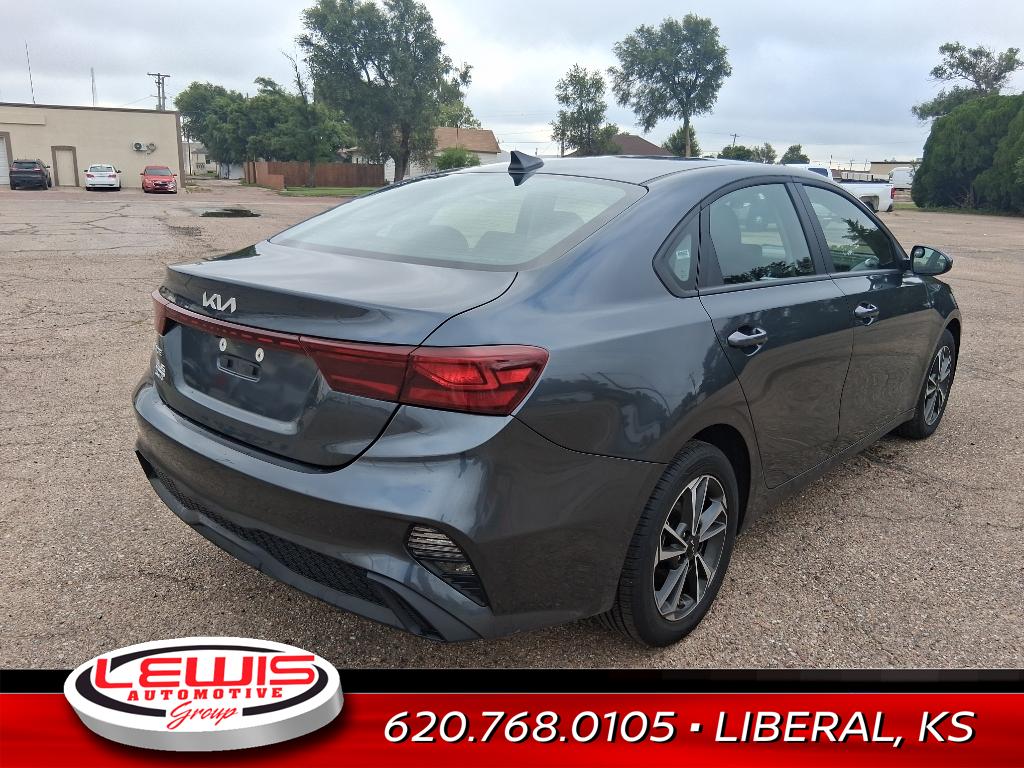 2024 Kia Forte LXS photo 2