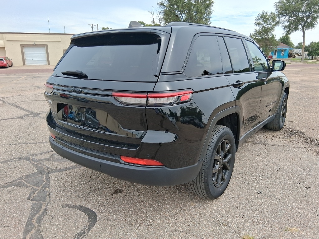 Used 2024 Jeep Grand Cherokee Laredo SUV