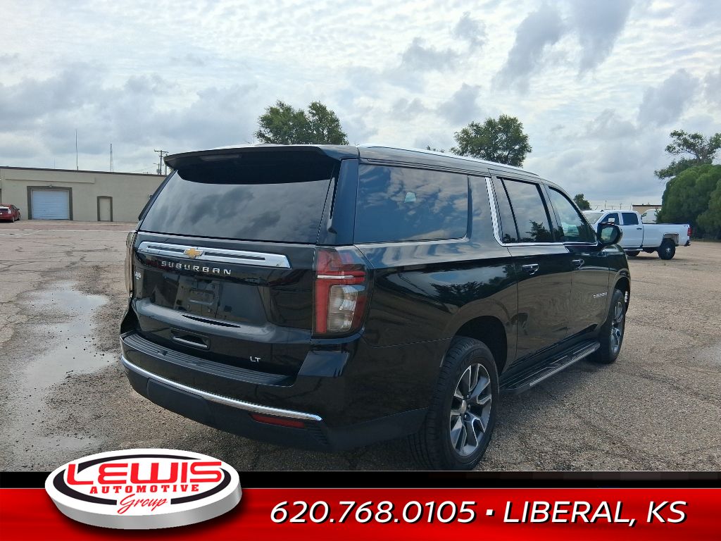 2023 Chevrolet Suburban LT photo 2