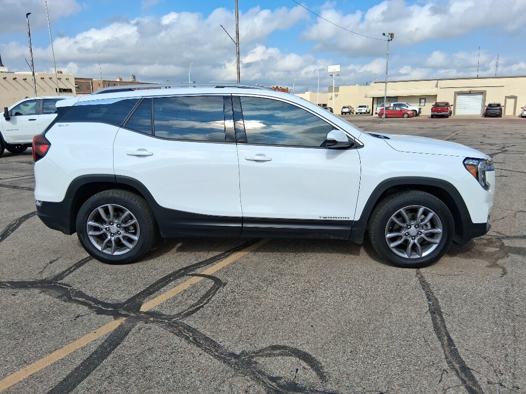 2024 Gmc Terrain SLT photo 2