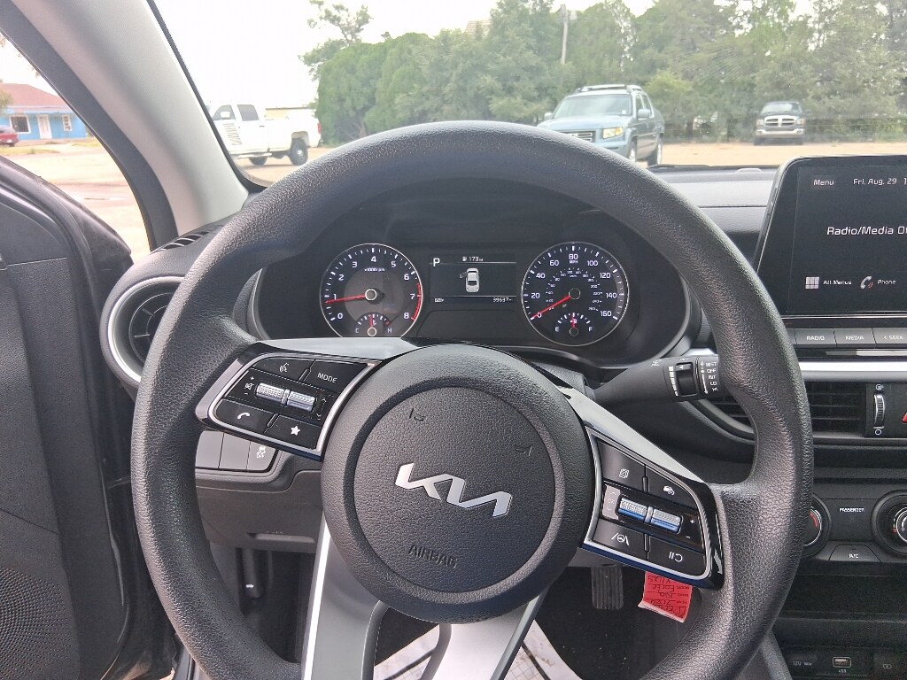 2024 Kia Forte LXS photo 3