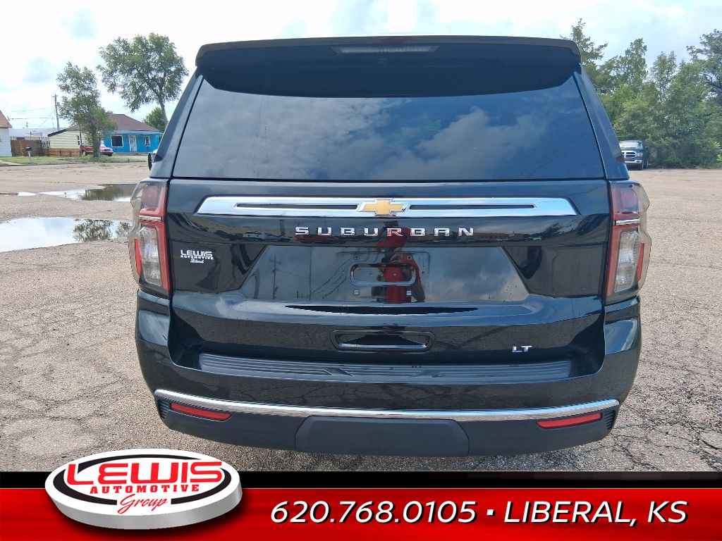 2023 Chevrolet Suburban LT photo 3