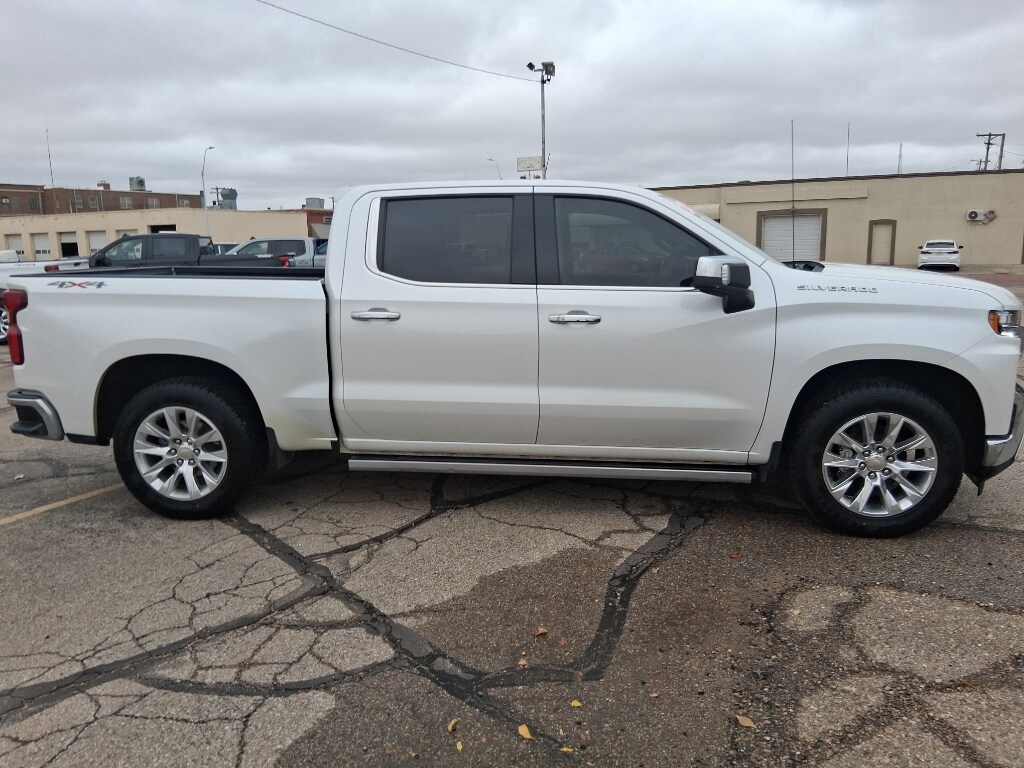 2022 Chevrolet Silverado 1500 LTZ photo 2