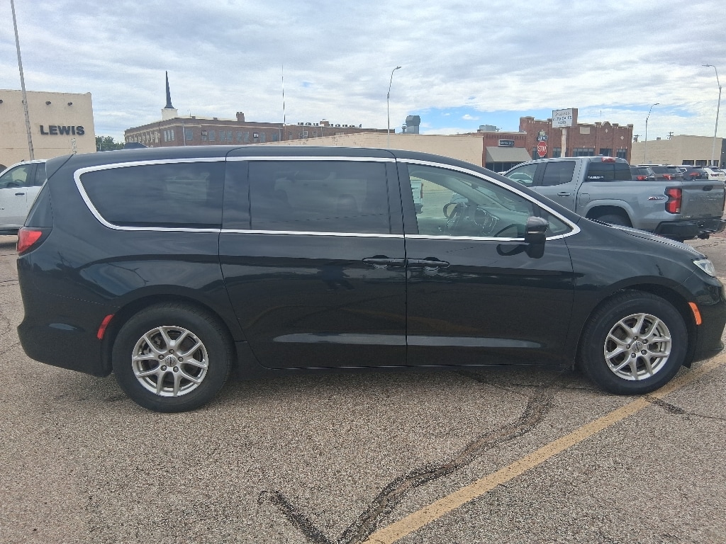 Used 2023 Chrysler Pacifica Touring L Van Passenger Van