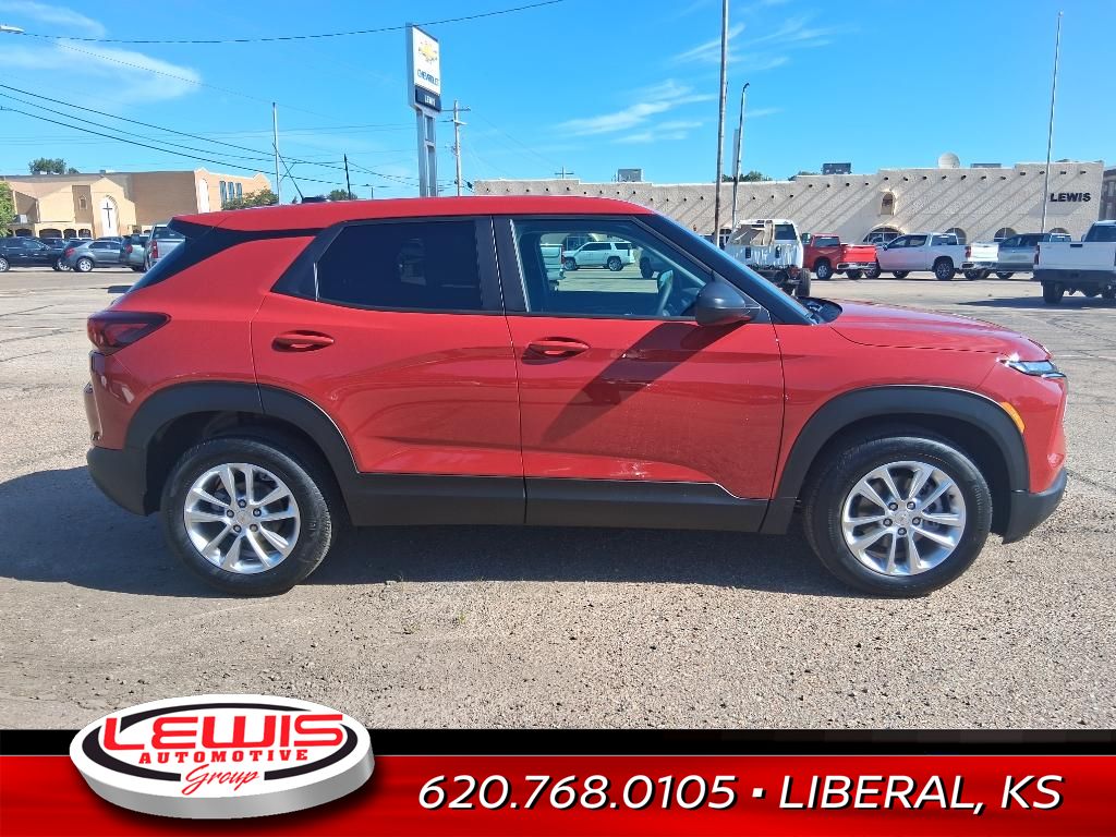 2026 Chevrolet Trailblazer LS photo 2