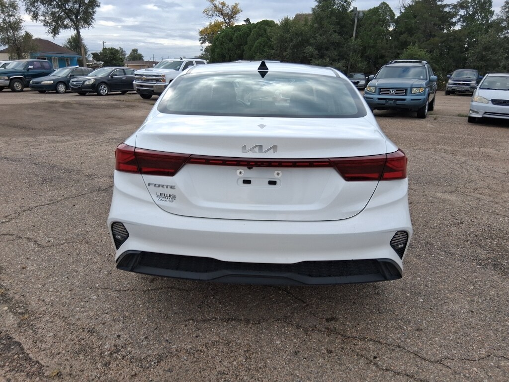 2024 Kia Forte LXS photo 4