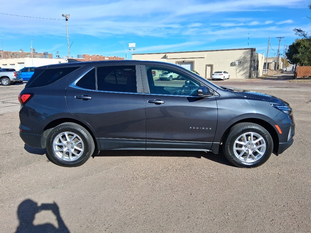 2022 Chevrolet Equinox LT photo 2