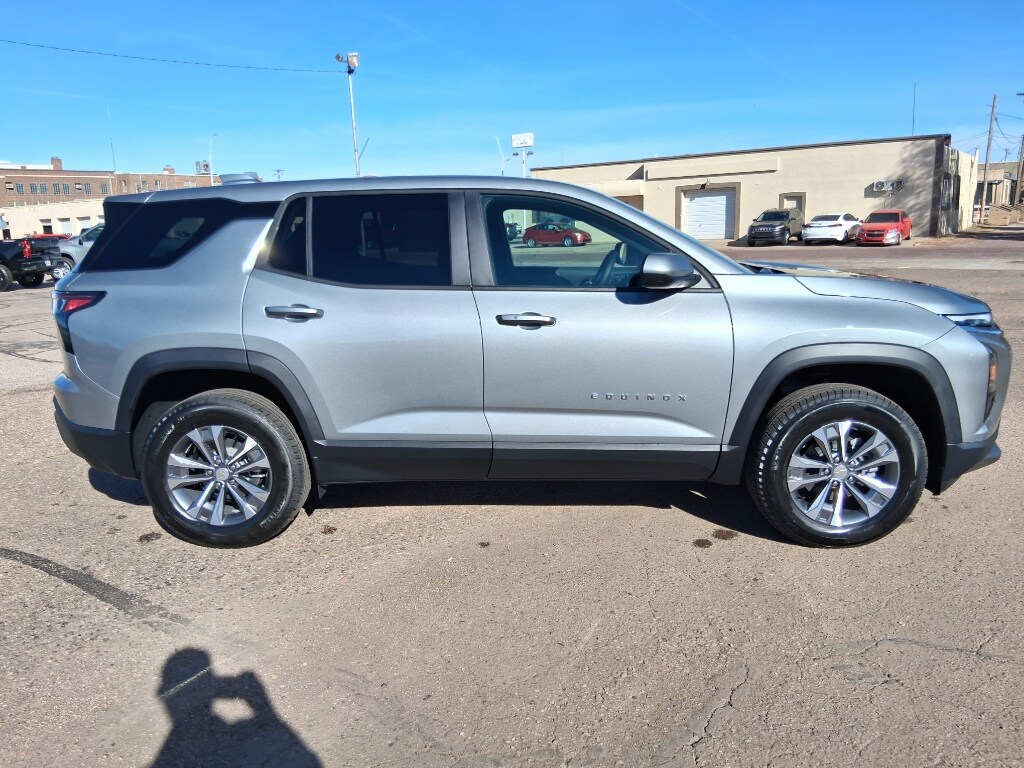 2026 Chevrolet Equinox LT photo 2