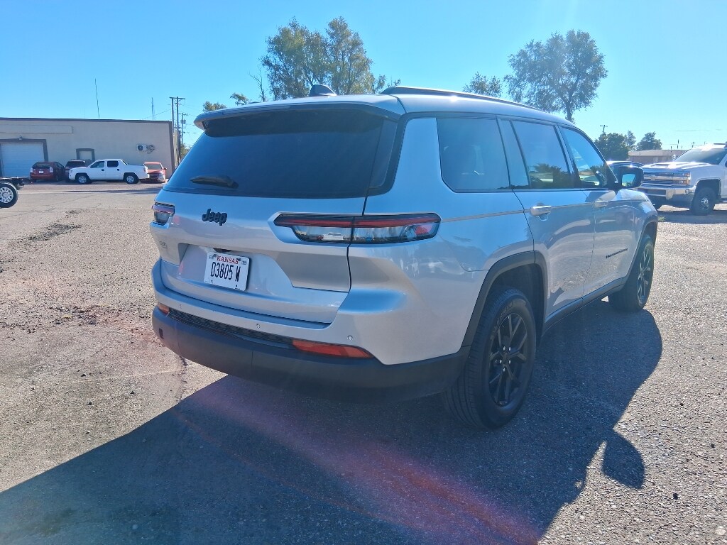 2024 Jeep Grand Cherokee Altitude photo 3
