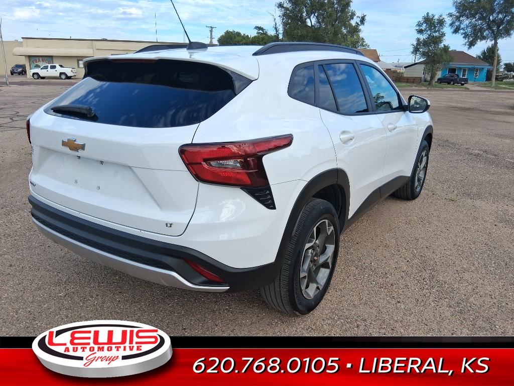 2024 Chevrolet Trax LT photo 3