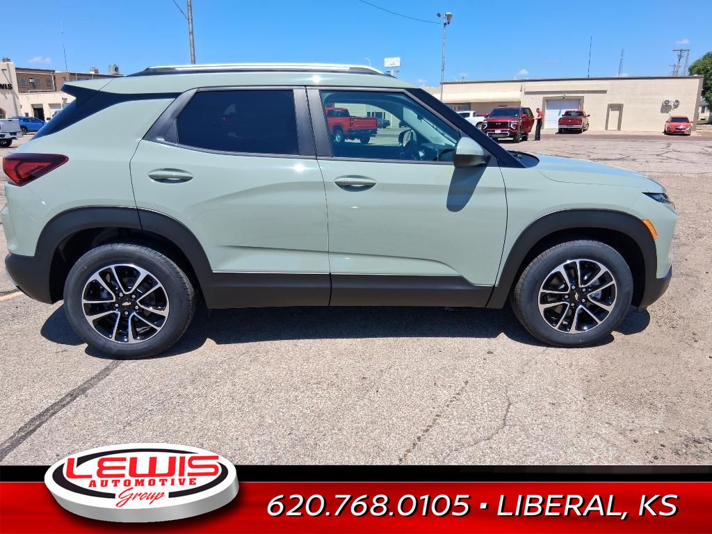 2026 Chevrolet Trailblazer LT photo 2