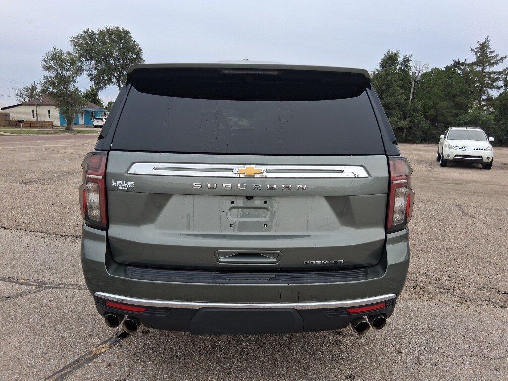 2023 Chevrolet Suburban Premier photo 3