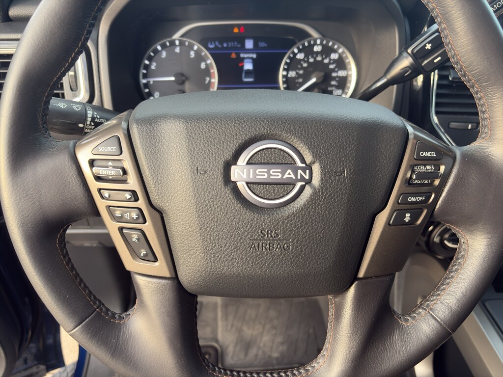2023 Nissan Titan Platinum Reserve photo 3