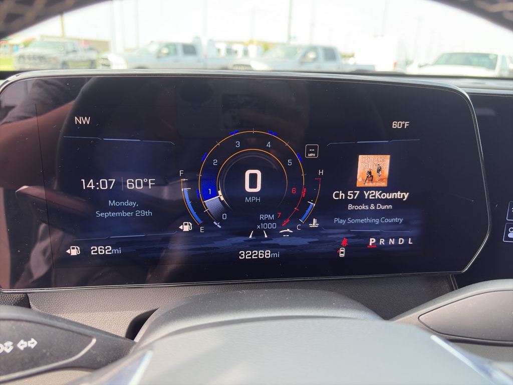 Used 2024 Chevrolet Traverse FWD LT SUV