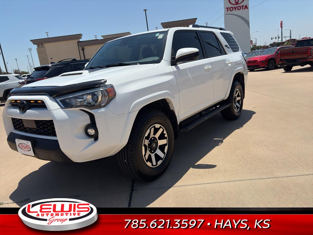 2023 Toyota 4Runner TRD photo 2