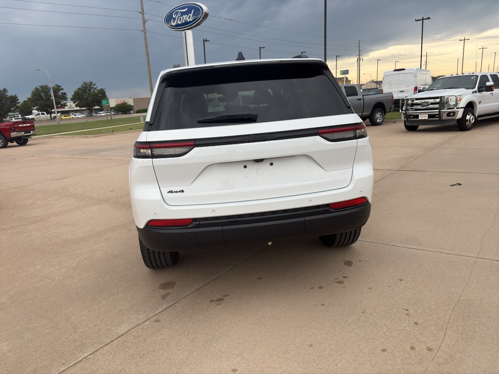 New 2025 Jeep Grand Cherokee Laredo Sport Utility