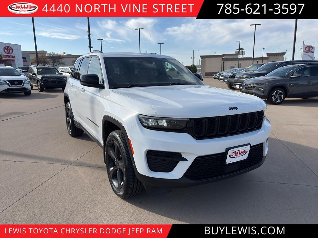 Used 2023 Jeep Grand Cherokee Altitude SUV