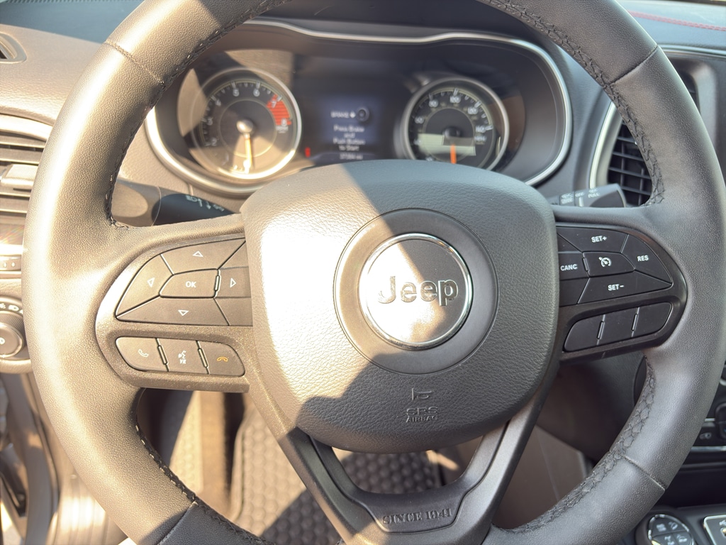 Used 2022 Jeep Cherokee Trailhawk SUV