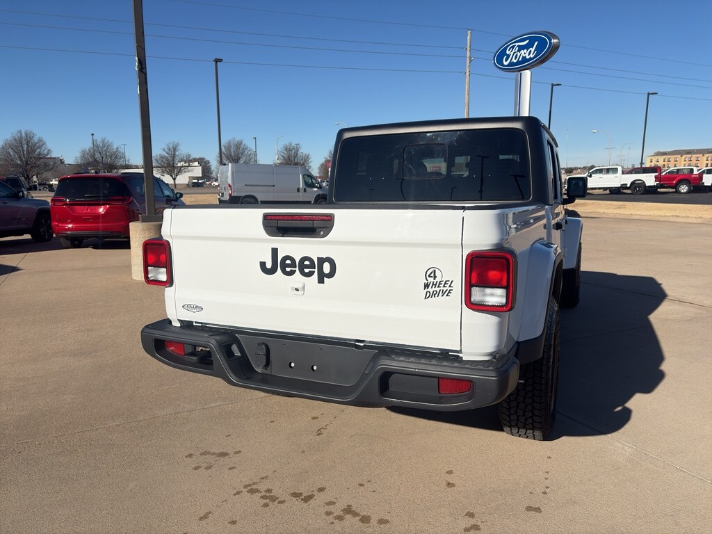 Used 2022 Jeep Gladiator Willys Truck Crew Cab