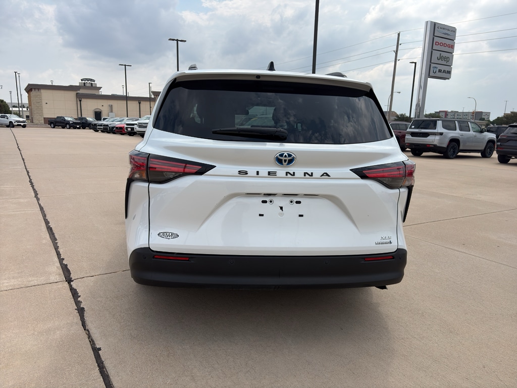 Used 2022 Toyota Sienna XLE Van Passenger Van